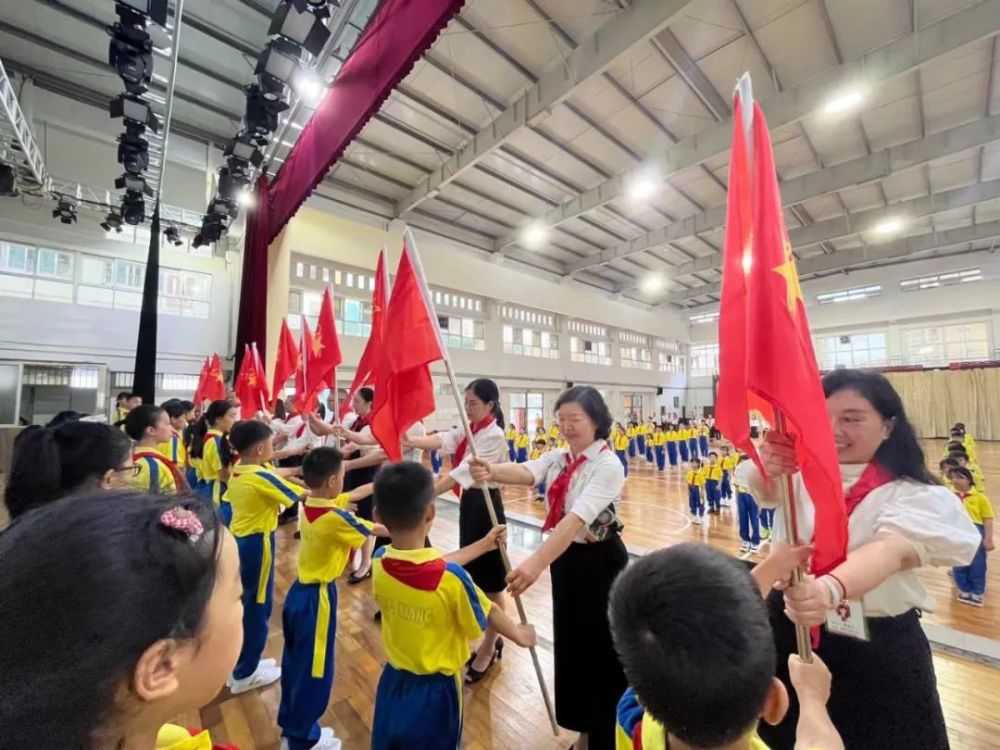 喜迎二十大 争做好队员——2022年清远市凤翔小学少先队员入队仪式
