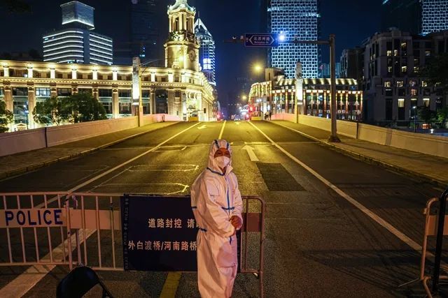 疫情下的城市值守人等一切如常要去外滩看夜景