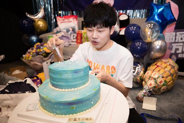 edgm打起感情牌想0元将初晨带回家被粉丝吐槽恶心ag成冤种