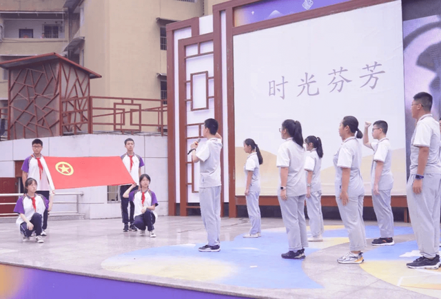 人生新起点 重庆第五十七中学举行入团退队仪式