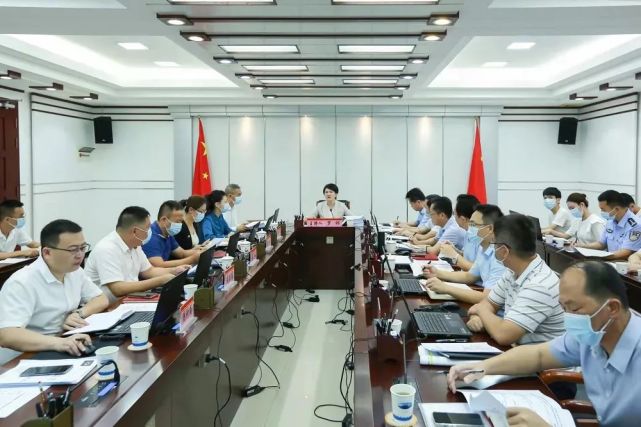 陵水召开十六届县政府第10次常务会议