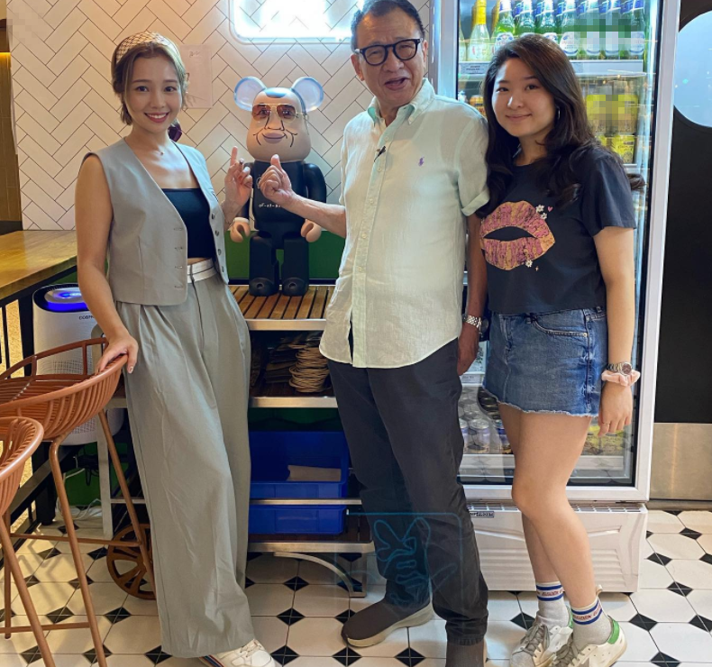 许绍雄与妻女定居国外砸重金连开3家餐厅一碗面43元卖到爆