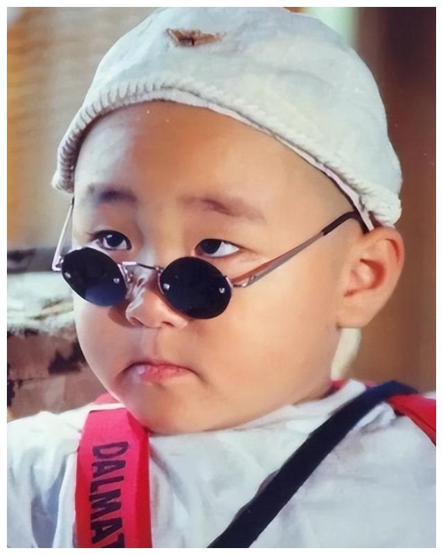 《新乌龙院》,扮演了一个光头,戴墨镜的小和尚