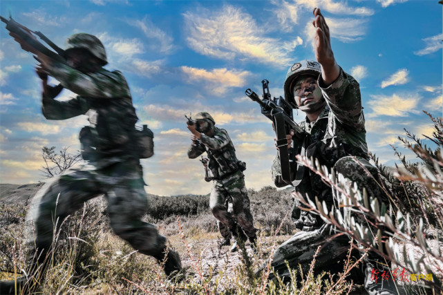 发起进攻来源:解放军报客户端作者:罗邦荣 邓新洋 刘星呈