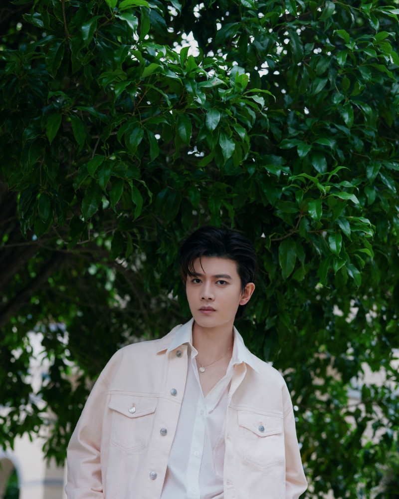 任嘉伦新发型好酷:气质秒变插图