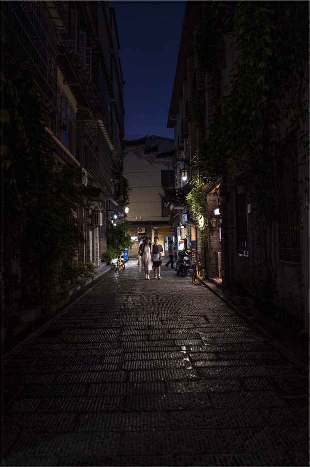 夜晚街道小巷真实图片图片