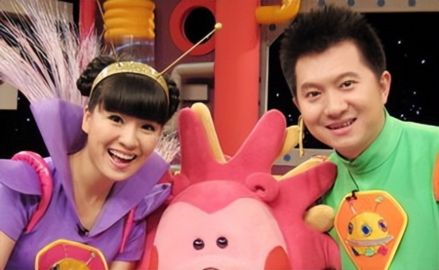 她的口头禅是"咕噜咕噜",在智慧树中,小咕咚由自己的专属栏目