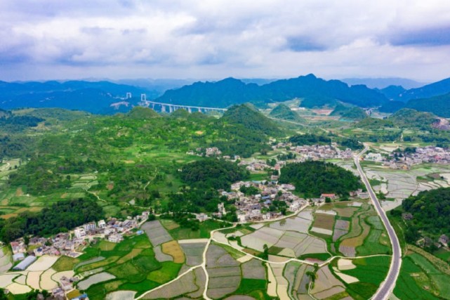 贵定县实现了镇镇通高速