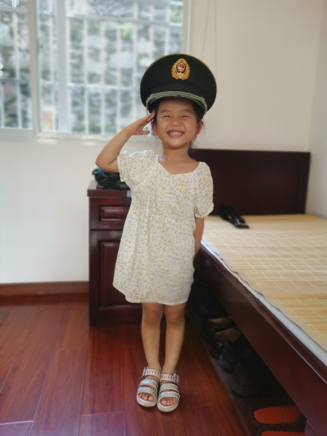 六一儿童节,看看军娃敬礼照