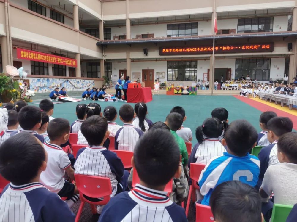 (楚雄市西城幼儿园开展"爱心义卖"活动)(楚雄市东城幼儿园开展"喜迎党