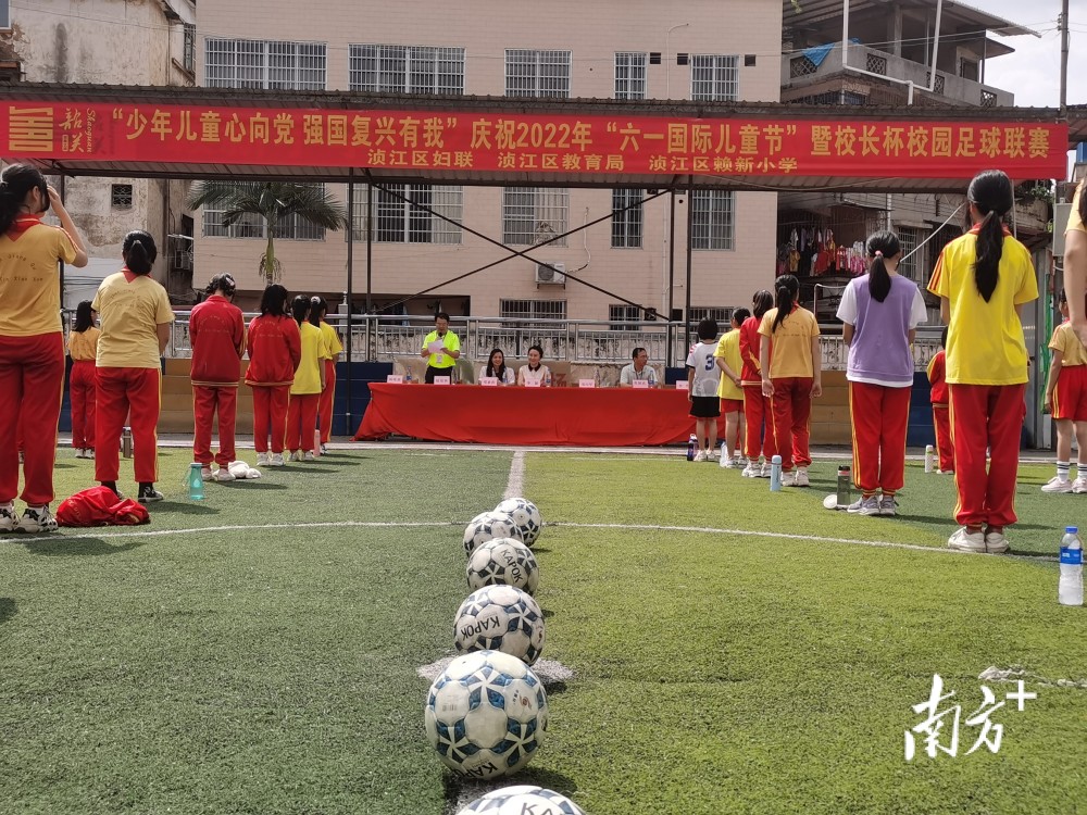 开幕式上,赖新小学校长陆建新发表致辞,他强调了发展体育运动的重要