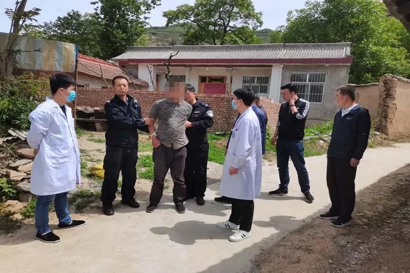 礼县公安成功将1名精神病患者送医救治_腾讯新闻