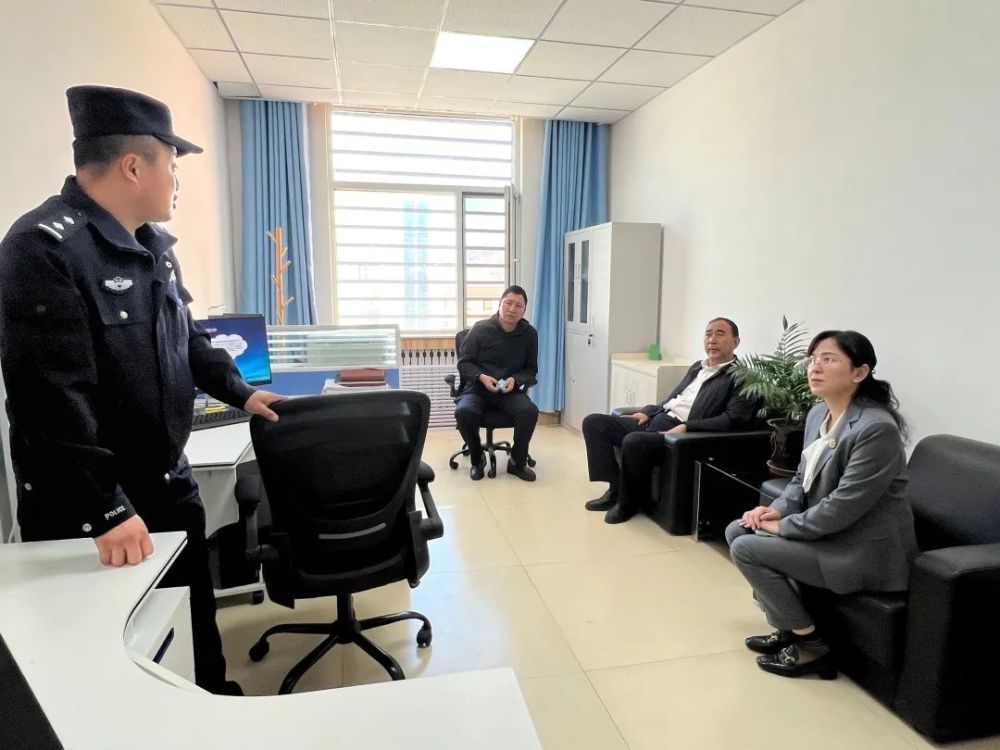 州公安局政委严金源同志一行到州反诈中心调研指导工作