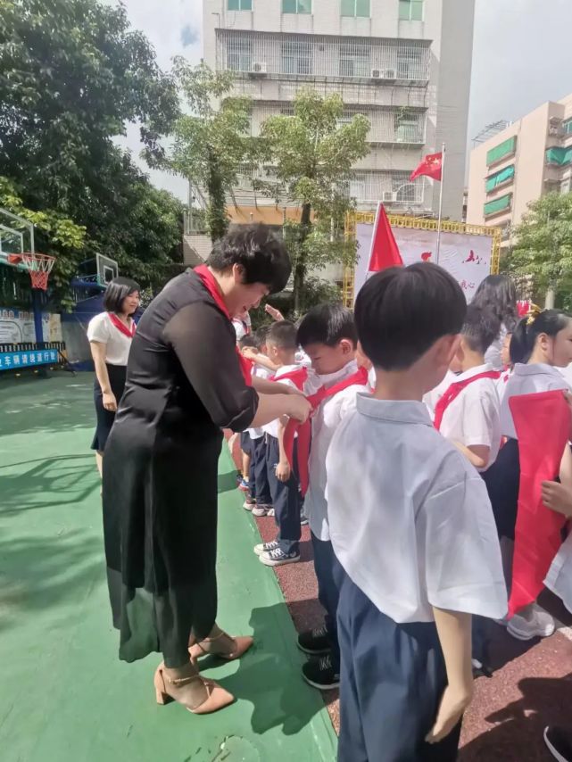 喜迎二十大 争做好队员|丹霞小学举行一年级首批新队员入队仪式