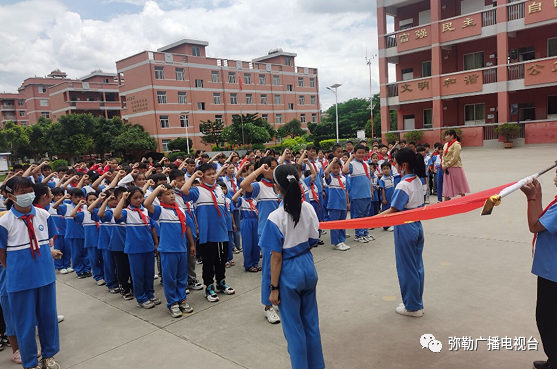 滇南武校书香润六一 阅读伴成长在西二镇矣维小学,市图书馆为孩子们