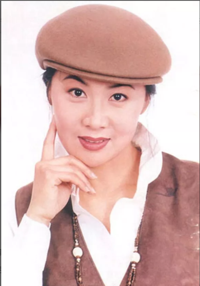 "中国最漂亮的女演员"李媛媛:穿衣实用又美观,照着穿很优雅插图13