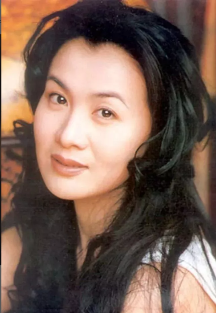 "中国最漂亮的女演员"李媛媛:穿衣实用又美观,照着穿很优雅插图3