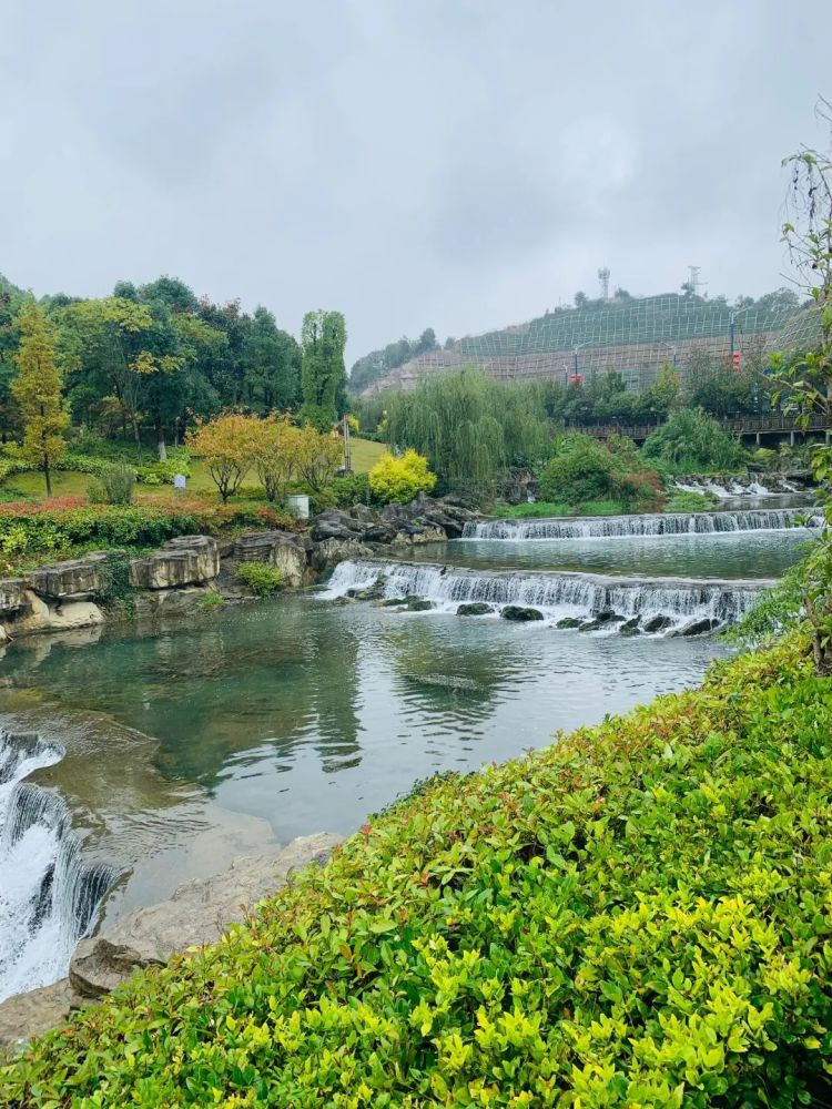 白水河静静流淌自然风光旖旎造纸作坊点缀其上乌当的乡村景色秀美