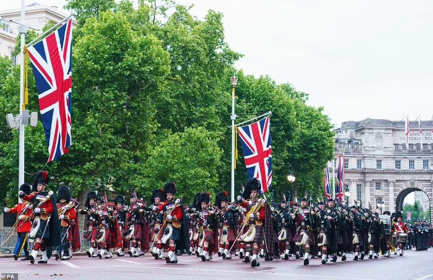 英国女王登基70周年大典2日举行：哈里梅根到场，全英都high起来了！精锐一对一价格表2019