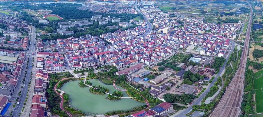 近日,记者走进蒋堂镇沙畈村,感受这个"移民村"如何成为安居乐业,幸福