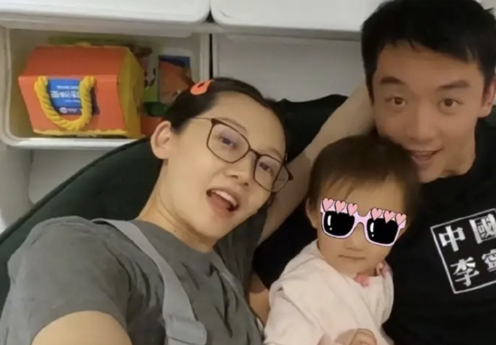 鄭愷官宣苗苗產(chǎn)女喜訊_鄭愷演的有個(gè)叫苗苗的_鄭愷苗苗現(xiàn)身婦產(chǎn)醫(yī)院