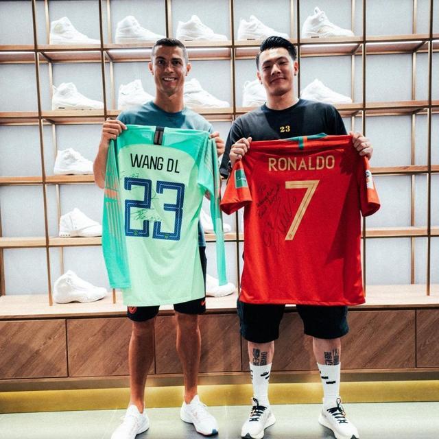 王大雷直播表示c罗身高没自己高?c罗究竟多高?_腾讯新闻