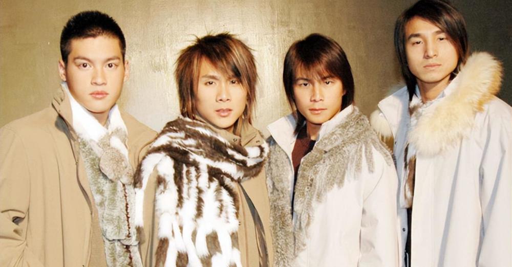 两部斗鱼很经典,lydia更经典,飞儿乐队几乎是一夜成名,可惜fir没有了