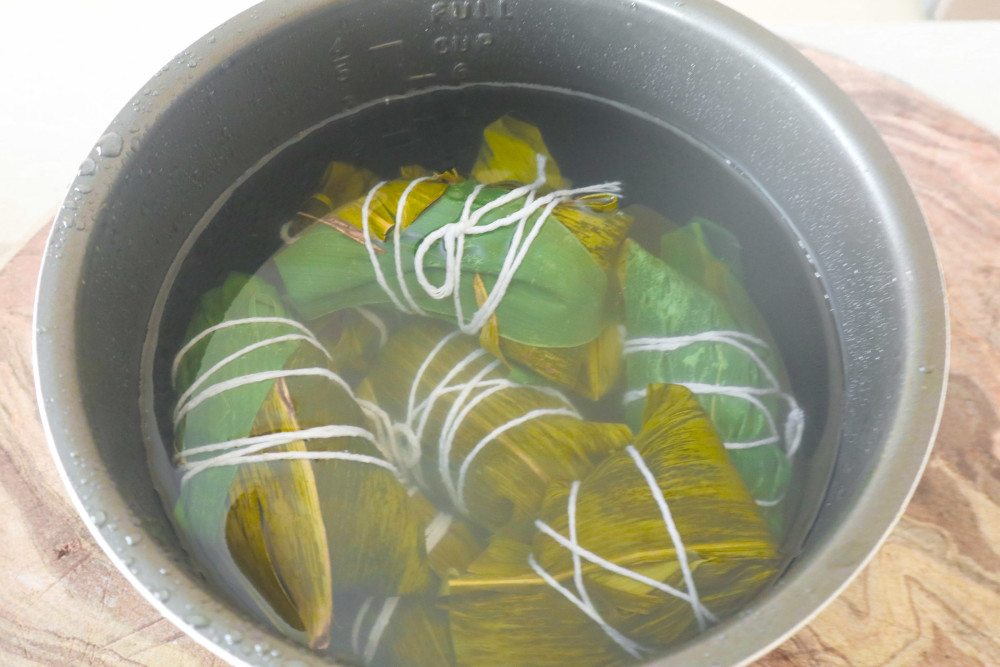 煮粽子是冷水下锅还是热水下锅(高压锅煮粽子是冷水下锅还是热水下锅)