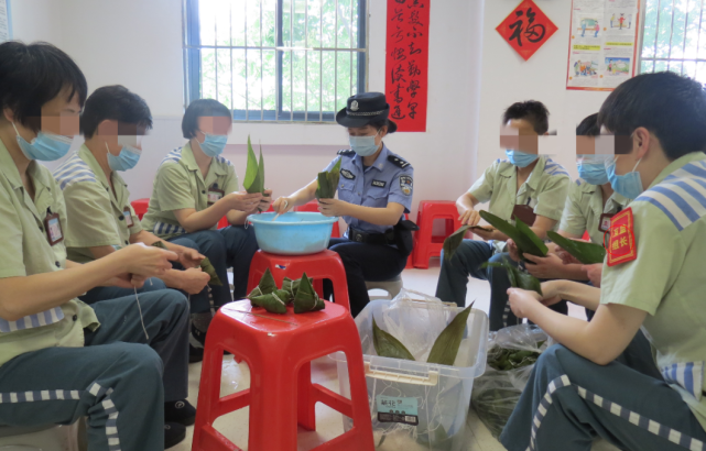淝河监狱组织服刑罪犯开展了"粽香飘狱园·端午念亲恩"端午节主题教育