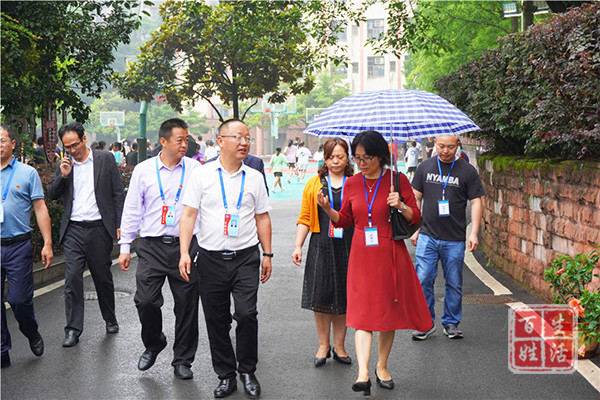 泸州市教育和体育局副局长何明英带队检查泸县四中安全工作