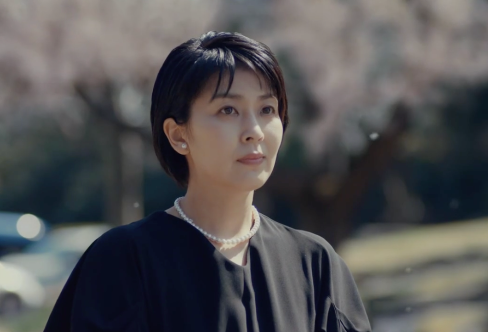 45岁一代女神松隆子越来越时髦了从珠宝首饰穿衣搭配凭优雅穿搭登上