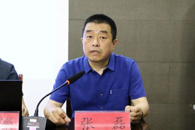 经济开发区管委会副主任张磊主持民二庭庭长马颖主讲民二庭庭长马颖