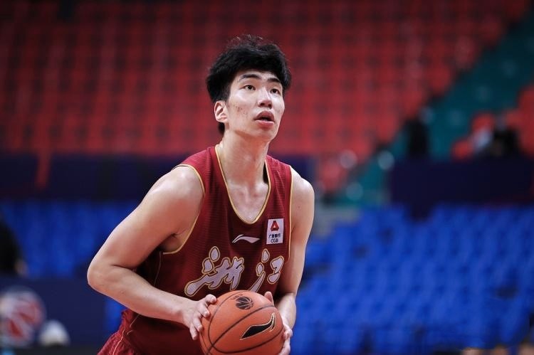 徐嘉豪抵到雄鹿基地开始训练了今年有人登陆nba