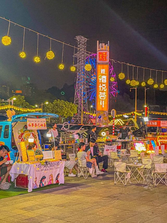 隨著夜幕降臨,華燈初上,也沒能抵擋住東莞人對夜市的熱情.