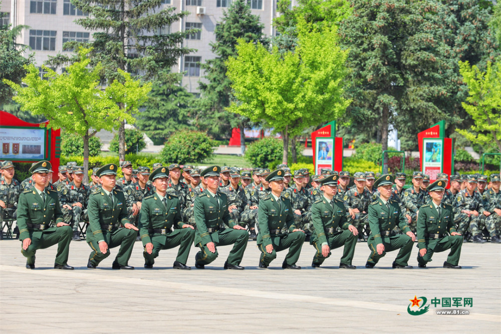 “比、学、赶、帮、超”，这个武警支队以队列会操锤炼过硬作风！修一下电视英语