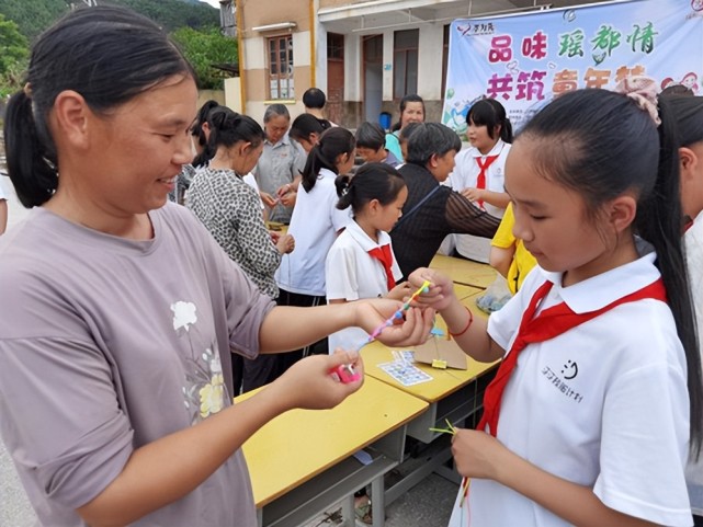 江华县:六一端午,瑶都社工义工庆双节