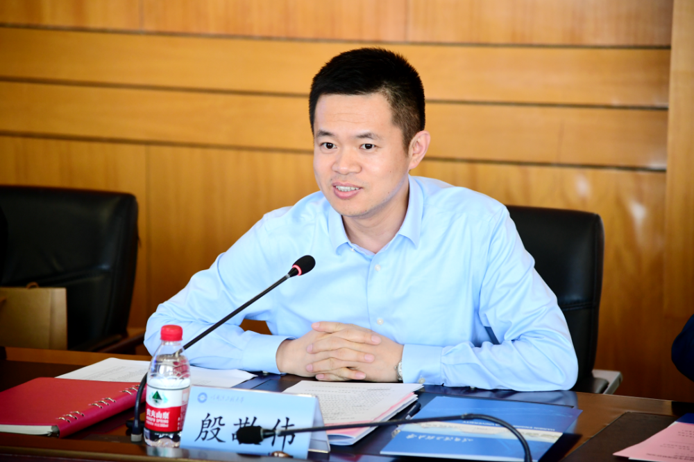 党委常委,副校长殷敬伟在主持会议中指出,海洋科技发展战略研究院要