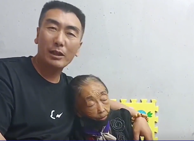 85岁马玉琴累到打瞌睡,身体刚好又开跳,李玉成终究熬不住了_腾讯新闻