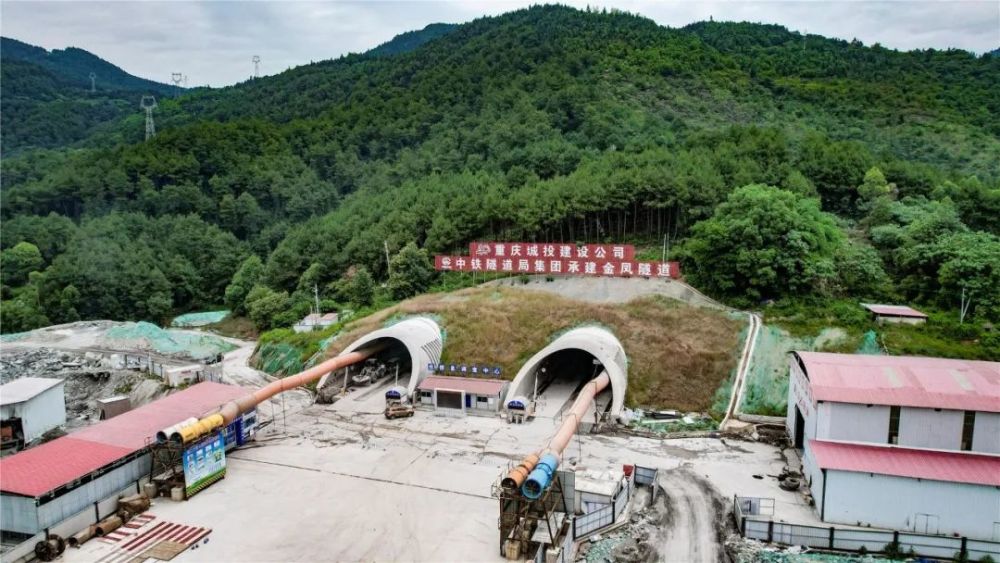 隧道已開挖2000米左右預計今年底貫通金鳳隧道工程西起璧山區黛山大道