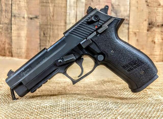1,sig p226型手枪美国特种部队在世界上都非常出名,而且数量很多,我们