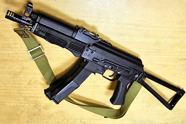pp-19-01型冲锋枪,同样是在ak74u突击步枪的基础上研发,并且内部有60%