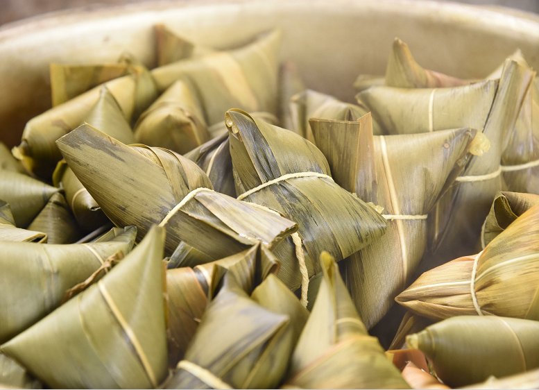 黄梨木炭灰中含有丰富的碳酸物质,不仅能让粽子在常温下保留较长时间