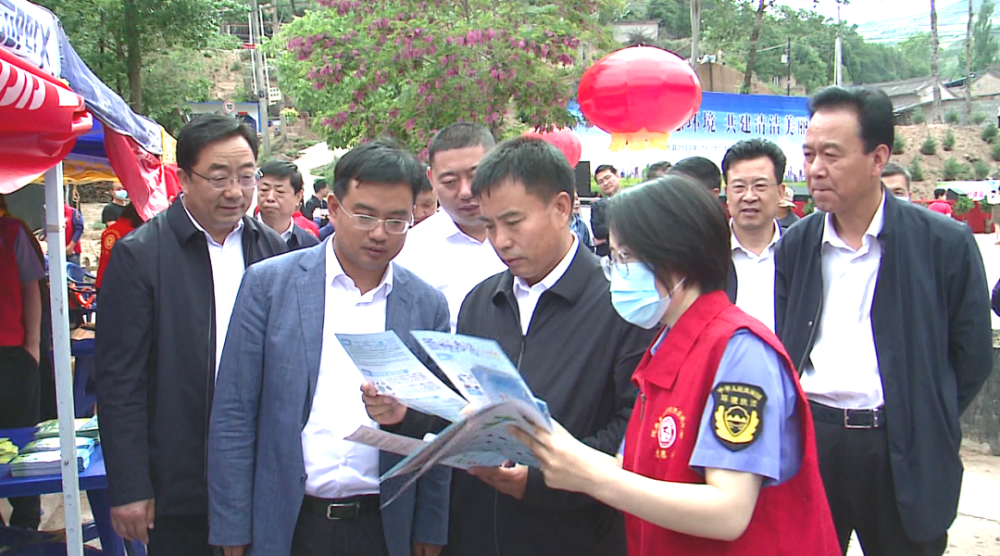 启动仪式后,祁雪峰,田学荣,杜万忠,刘树武等县领导