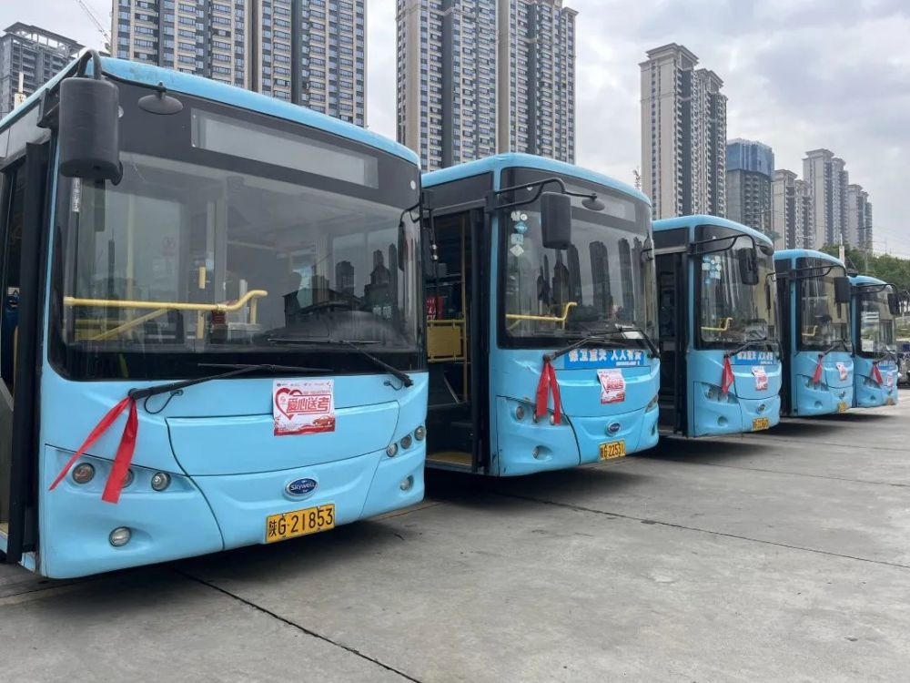 安康高新天贸客运有限公司有50辆公交车,承担六条线路的营运,今年