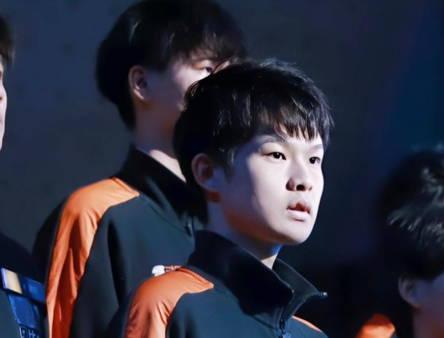 dyg易瞳的上限如何,他如果不打职业的话,主播能做到很好吗?_腾讯新闻