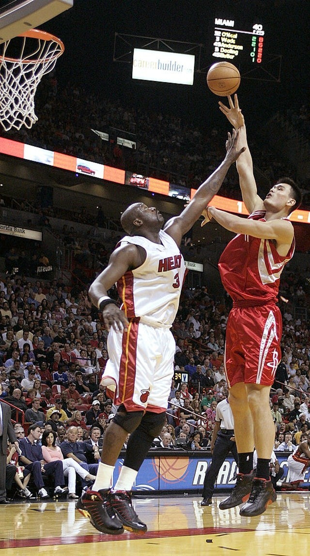 篮球往事:奥尼尔回忆初会姚明的震撼!首次被同一对手三连盖!