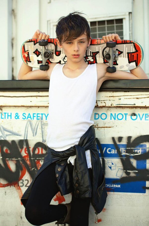 12岁男孩william franklyn miller,在日本网络爆红.