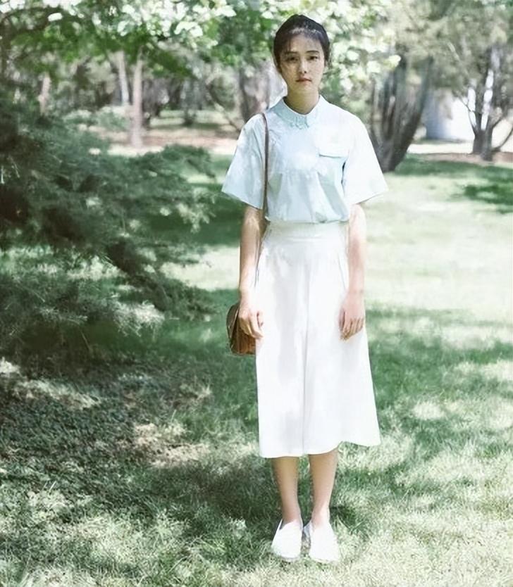 亭亭玉立的白鹿转身面试了淘宝的平面模特,成功签约服装品牌叙旧,开始