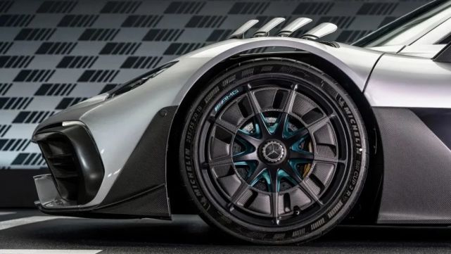 一篇文章看懂AMG ONE：将F1赛车搬回家开上路_腾讯新闻