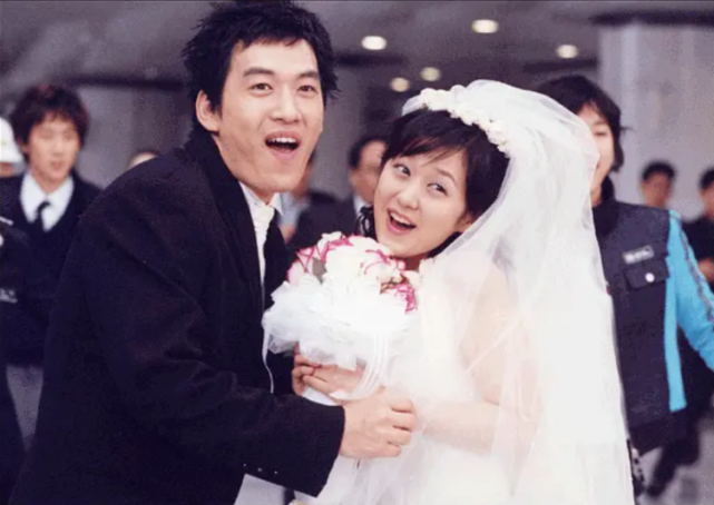 41岁张娜拉官宣6月嫁小6岁男友网友祝福幸福长长久久